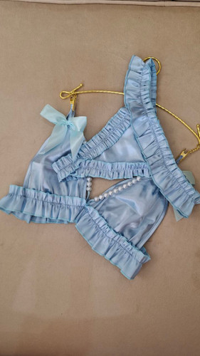 ست دوتیکه ساتن مرواریدی رنگ آبی ساتن کشسانی ندارد به وسیله دوخت کشی که بکاررفته کشسانی دارد